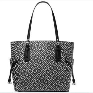 MICHAEL MICHAEL KORS Voyager East West Tote Black and White
